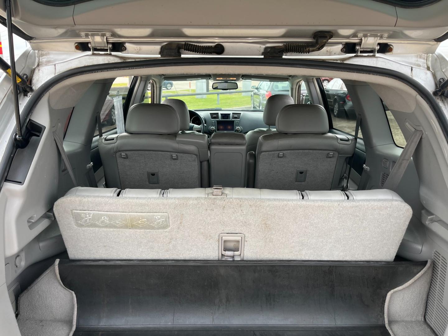 2008 SILVER /gray Toyota Highlander (JTEDS42A882) , Automatic transmission, located at 14700 Tomball Parkway 249, Houston, TX, 77086, (281) 444-2200, 29.928619, -95.504074 - Photo#14